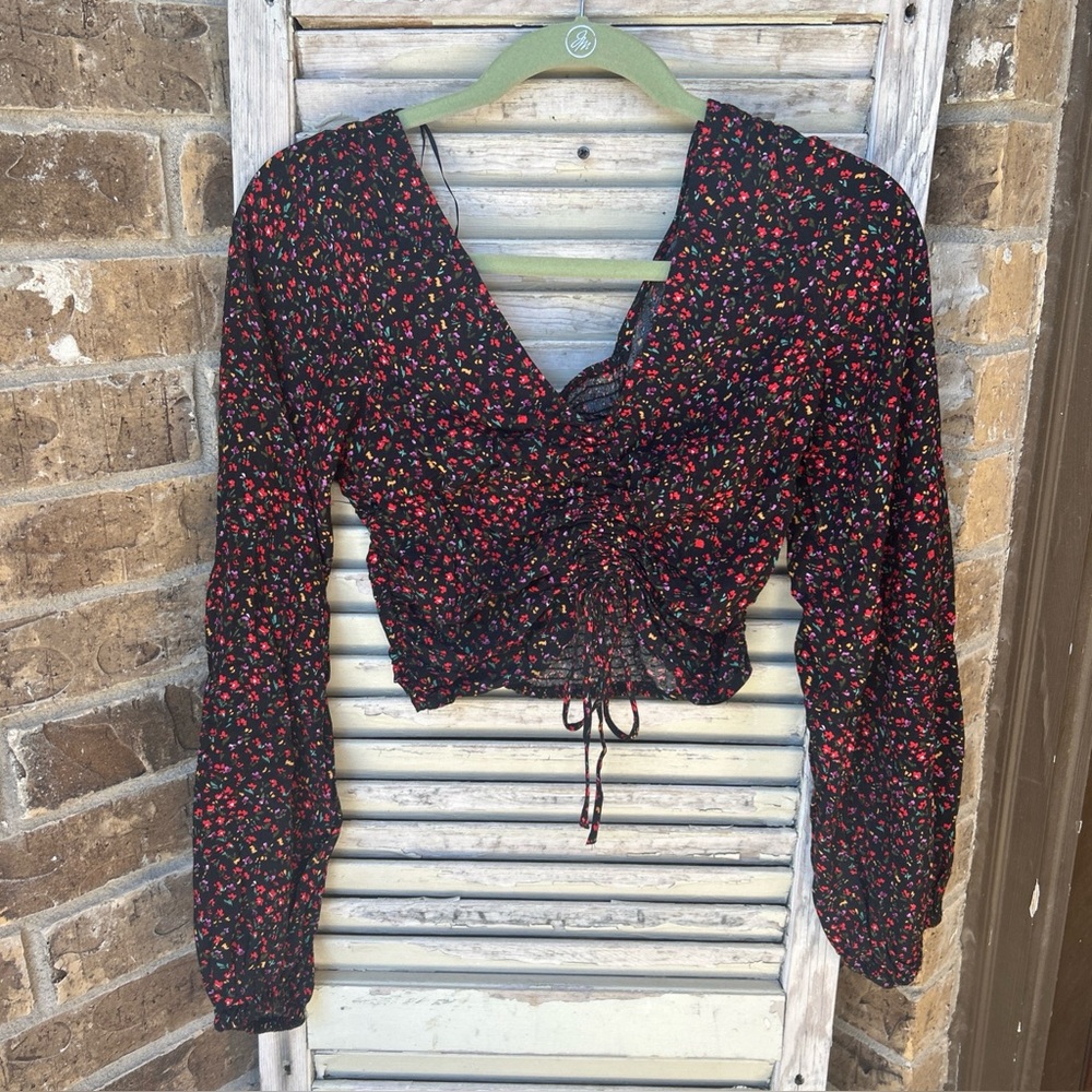 NWT  H&M Drawstring-Front Crêpe Blouse Size Small New With Tags Crop Floral